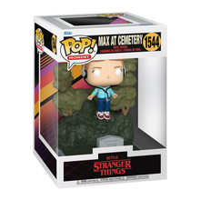 Lade das Bild in den Galerie-Viewer, Funko_Pop_Stranger_Things_Max_At_Cemetry
