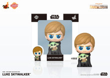 Lade das Bild in den Galerie-Viewer, Star Wars: The Mandalorian Cosbi Minifigur - Luke Skywalker Grogu (8 cm)
