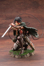 Load image into Gallery viewer, Attack on Titan PVC Statue 1/7 - Levi (17 cm)
