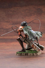 Load image into Gallery viewer, Attack on Titan PVC Statue 1/7 - Levi (17 cm)
