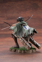 Load image into Gallery viewer, Attack on Titan PVC Statue 1/7 - Levi (17 cm)
