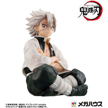 Load image into Gallery viewer, Demon Slayer PVC Statue - Shinazugawa Sanemi (9 cm)
