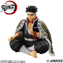 Lade das Bild in den Galerie-Viewer, Demon Slayer PVC Statue - Gyomei Himejima (11 cm)
