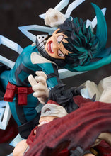 Lade das Bild in den Galerie-Viewer, My Hero Academia PVC Statue - Izuku Midoriya vs. Stain (30 cm)
